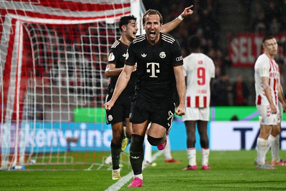 Форвард "Баварии" Гарри Кейн бьет все бомбардирские рекорды как в клубе, так и в сборной Англии.