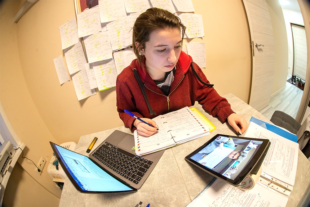 Статистика у онлайн-школ впечатляющая: почти везде есть десятки стобалльников, сотни написавших на 90+. Но оказывается, что часто низкие результаты просто не учитываются в подсчетах.