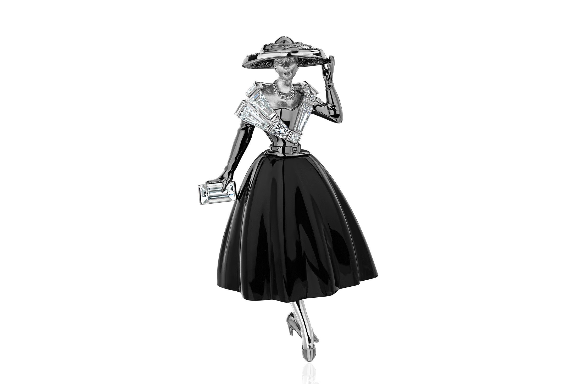 Брошь в виде дамы в горжетке, белое золото, черная эмаль, перламутр, бриллианты.