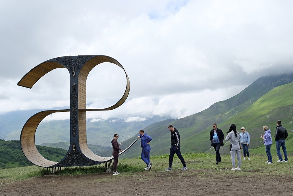 Эту букву осетинского алфавита в декабре добавили в список допустимых символов для регистрации доменных имен в национальном домене .РФ.