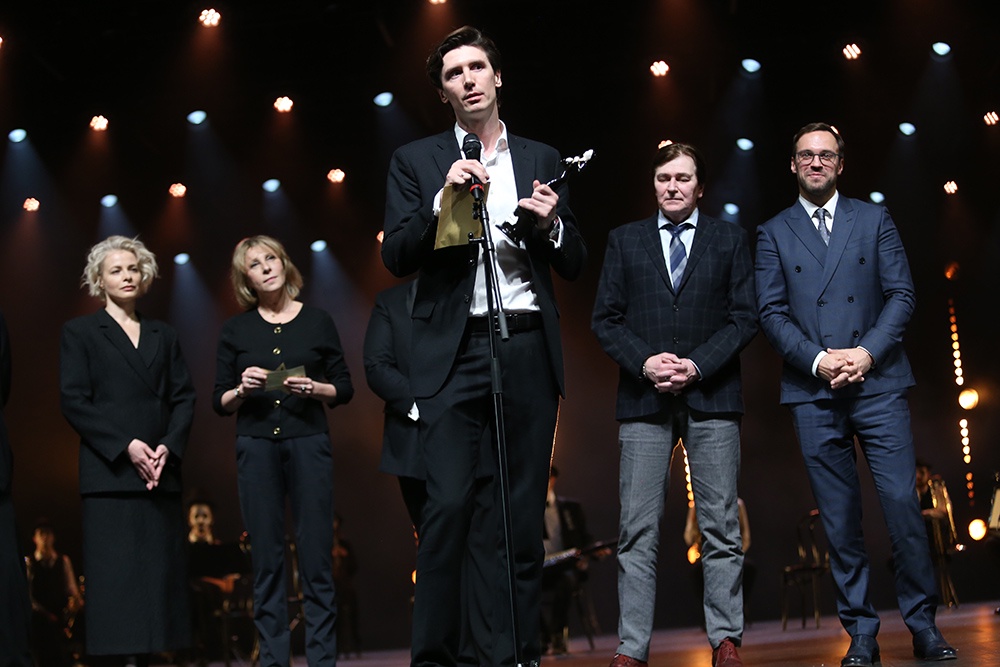 Получить признание зрителей - мечта и счастье любого театрального деятеля.