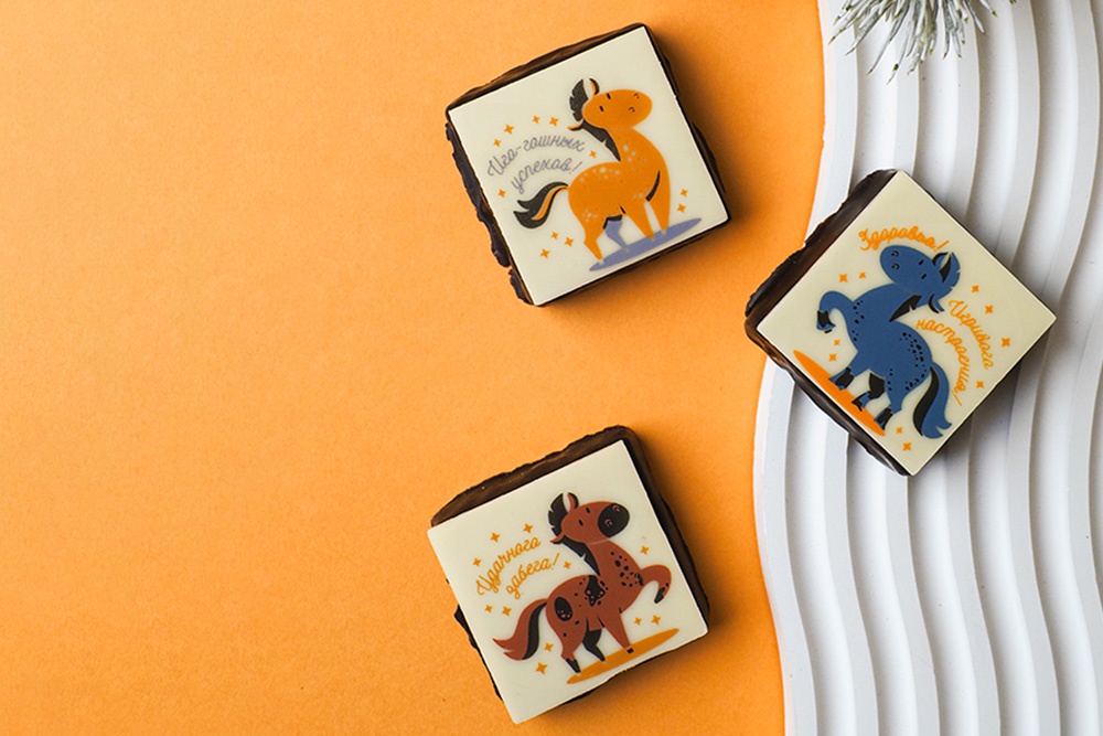 Набор конфет "Суфле" в шоколаде с декором.