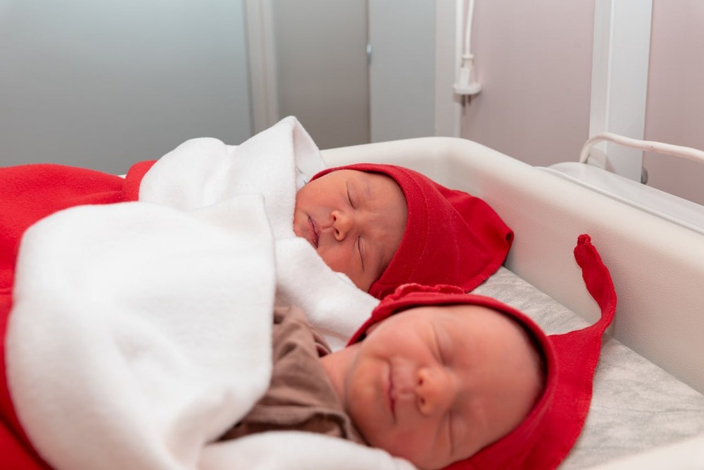 Один из нарядов, в которые одевают новорожденных в регионе.