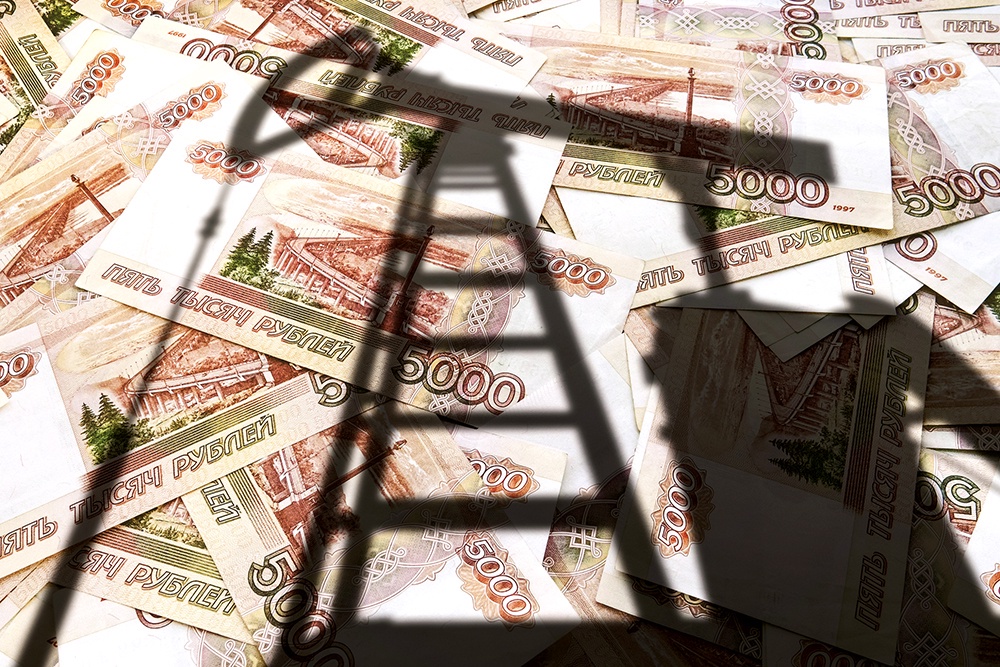 Санкционное давление направлено на снижение доходов бюджета России и наших компаний от торговли нефтью.