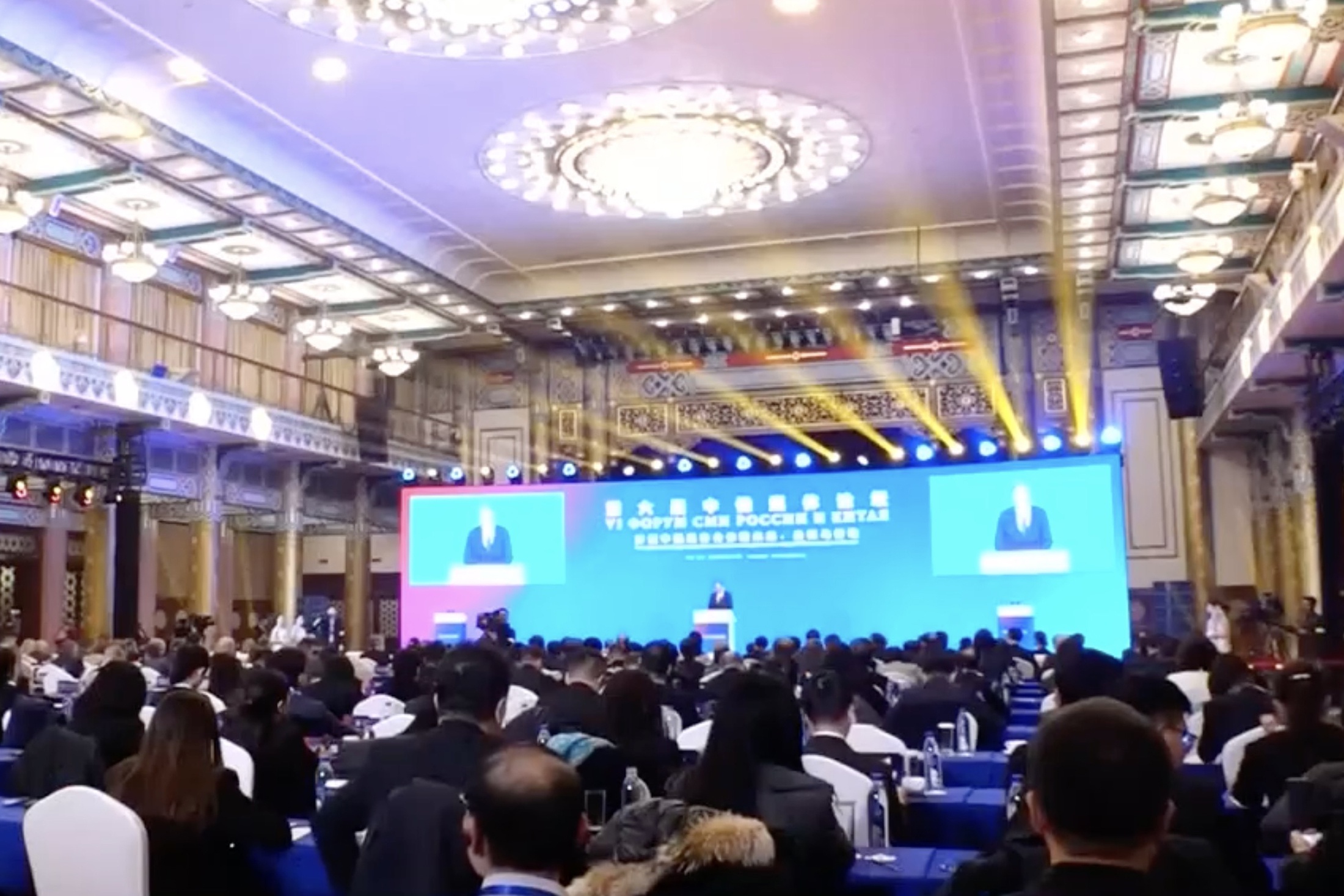 В Пекине собрались 140 представителей и экспертов ведущих российских и китайских СМИ. 50 из них приехали из России. Во встрече участвовали и представители региональных СМИ. В Пекине собрались 140 представителей и экспертов ведущих российских и китайских СМИ. 50 из них приехали из России. Во встрече участвовали и представители региональных СМИ.