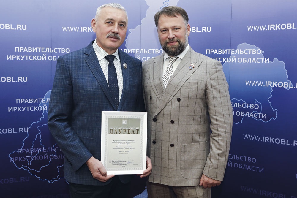 Александр Романовский и Владислав Буханов (слева направо) отмечены высокими наградами в год юбилея. Александр Романовский и Владислав Буханов (слева направо) отмечены высокими наградами в год юбилея.