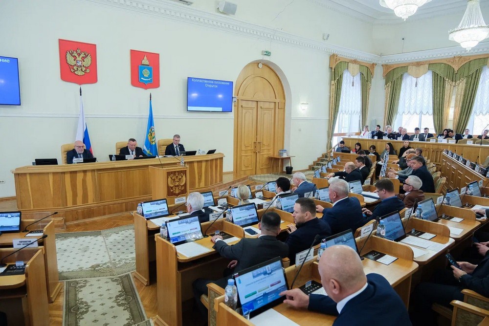 Важным направлением работы астраханских парламентариев стала защита семьи. Благодаря принятому законопроекту многодетные родители теперь могут воспользоваться бесплатной юридической помощью. 