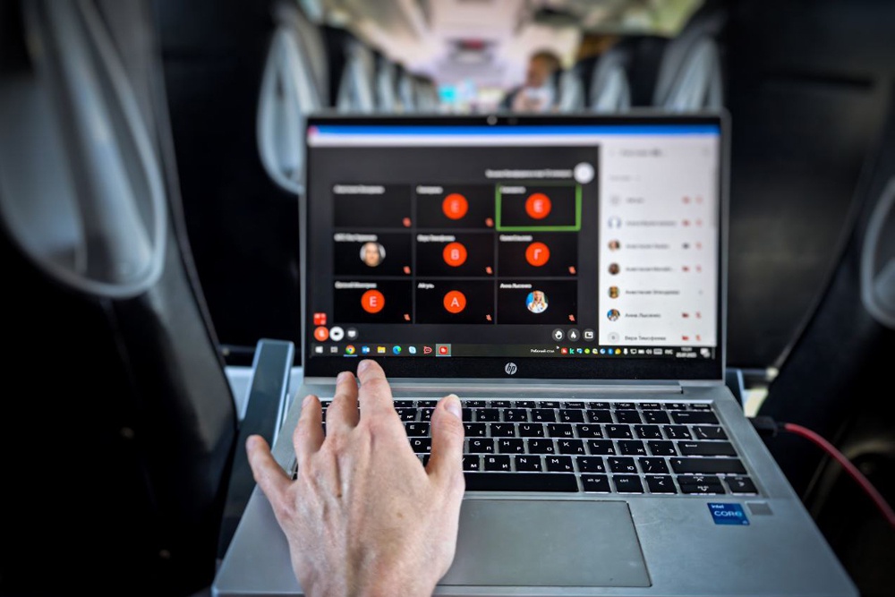 Сегодня цифровые сервисы не подменяют, а разумно дополняют традиционные методы образования