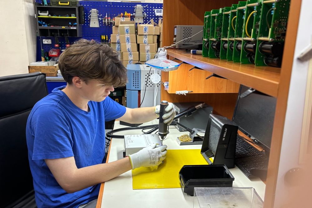 В НИИ радиоэлектронного приборостроения, созданном предприятием "Радио- и микроэлектроника" совместно с НГТУ, студенты работают над проектами в сфере электроэнергетики, в числе которых и "умные" приборы учета.