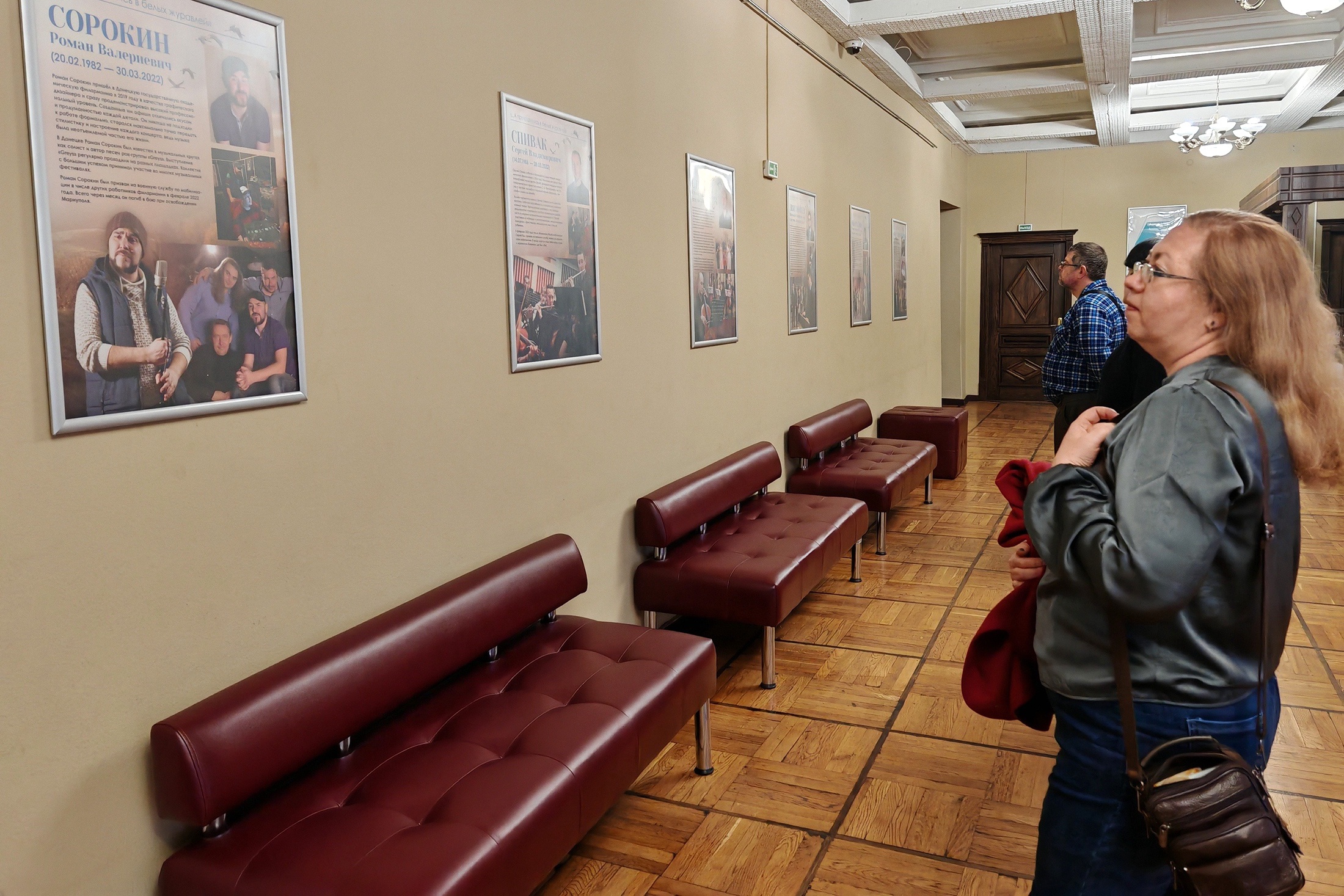 Посетителей филармонии встречают теперь 6 фотографий музыкантов, отправившихся на фронт и не вернувшихся.