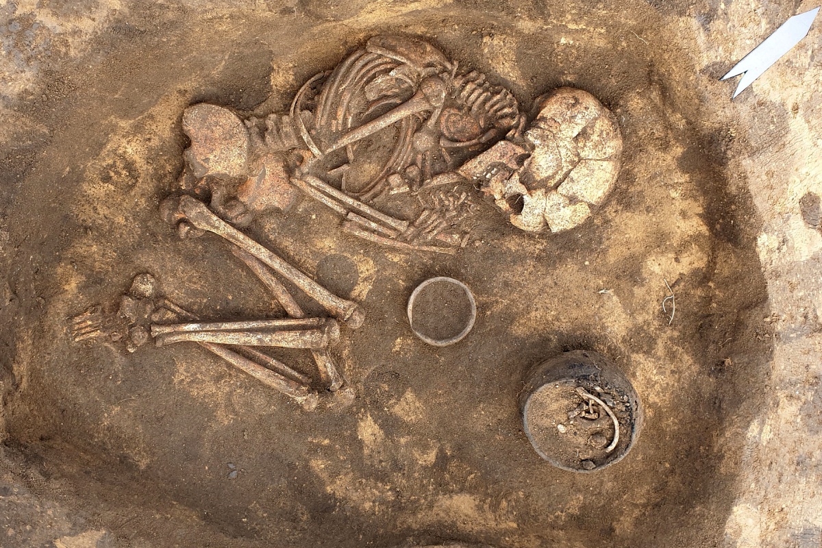 Археологи обнаружили 28 погребений с украшениями из золота, ножами и керамикой. 