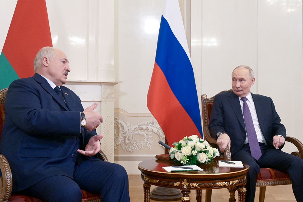 Вопросов почти нет: Путин в Петербурге встретился с Лукашенко