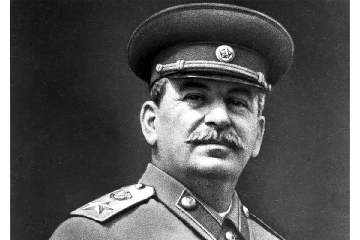 Сталин считал, что награждать медалью "За оборону Сталинграда" надо лишь непосредственных участников сражения и обороны города.