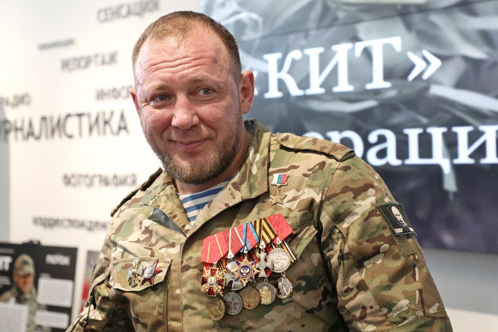 Олег Суворов - уникальный в своем роде боец. Он участвовал в трех операциях "Поток", заходя в тыл ВСУ по трубам.