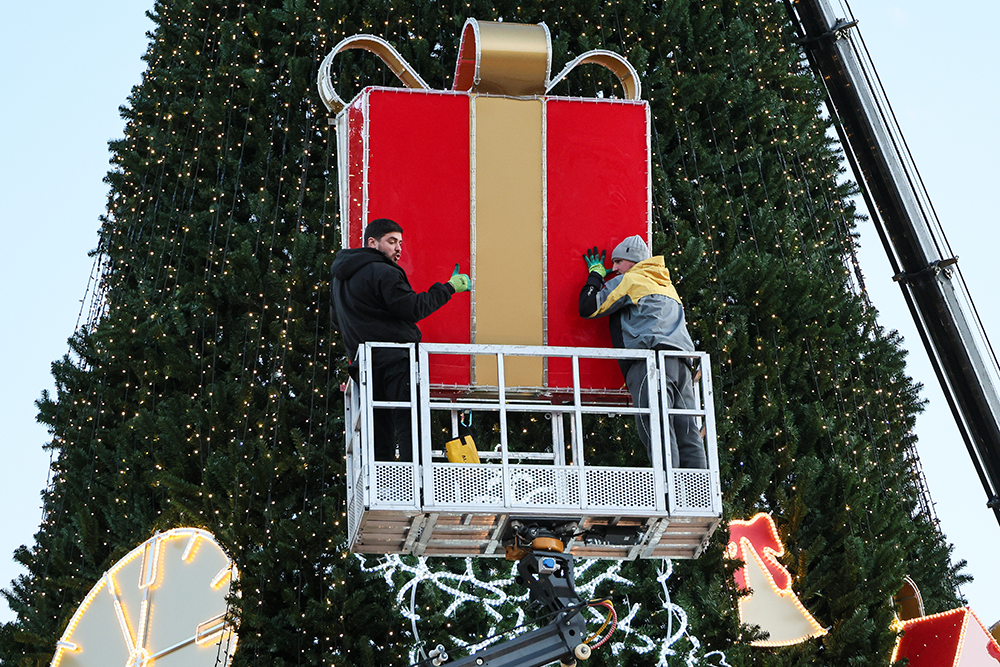 Новогодние традиции играют важную роль в создании чувства постоянства и безопасности.