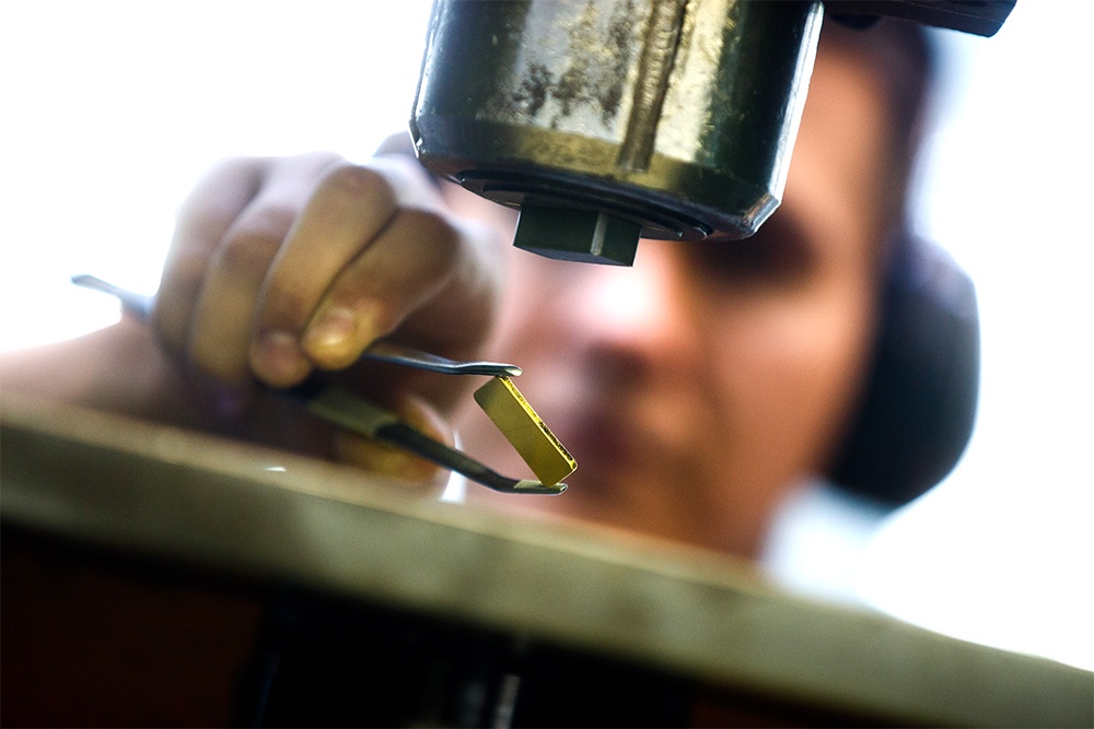 Покупку золота в портфели активно рассматривают не только центробанки, но и рядовые инвесторы.