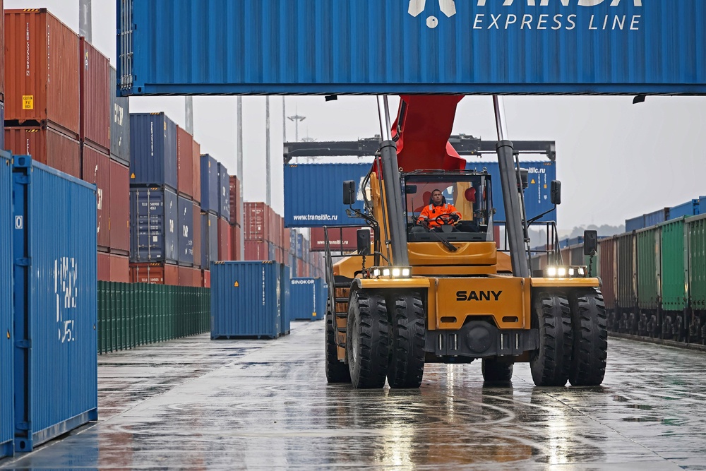 Уровень контейнеризации перевозок в России не превышает семи процентов, тогда как в Китае - 18, а в Западной Европе - 30.