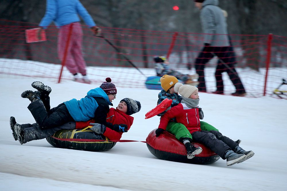 Чтобы катание на "ватрушках" было не только приятным, но и безопасным, следует соблюдать ряд правил.