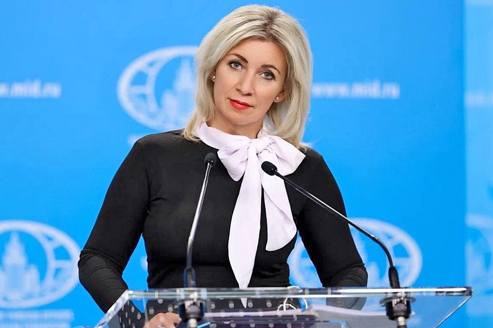 "Сегодня юбилей у яркой, талантливой женщины - дипломата
и, не побоюсь, богини сегодняшнего
российского информационного пространства Марии Захаровой", -
написал сенатор Григорий Карасин.