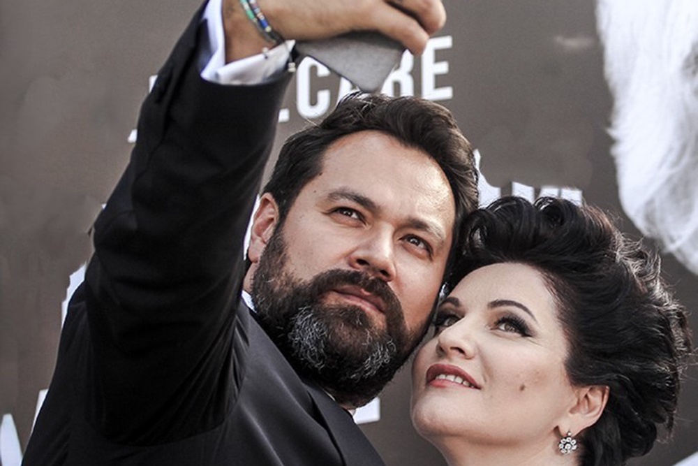 Звезды Ильдар Абдразаков и Хибла Герзмава - участники новогодних концертов. С ними настроение точно будет праздничным. 