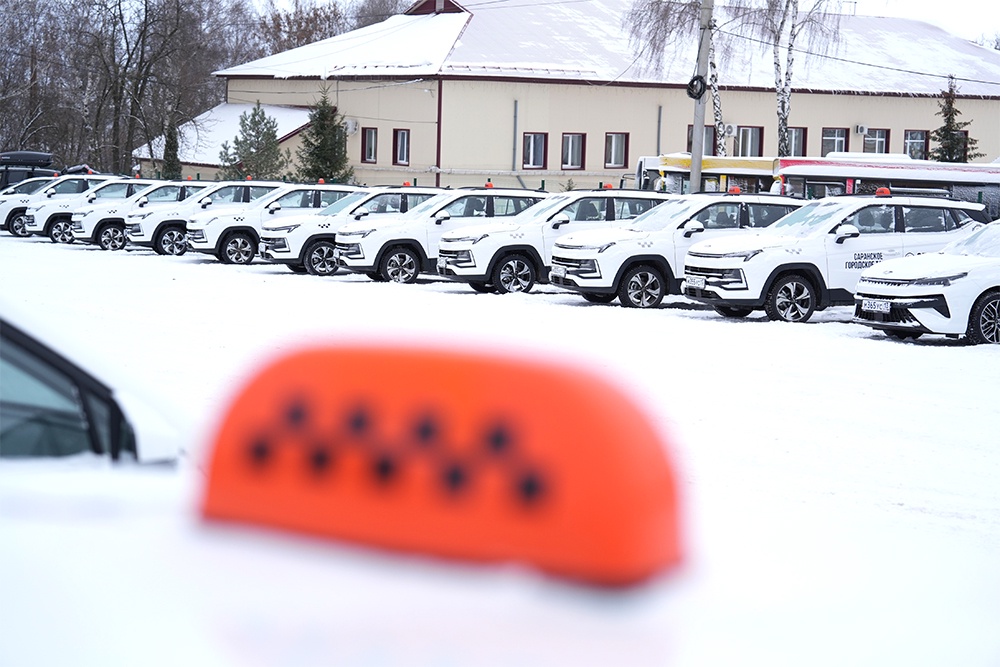 Сегодня в автопарке городского семейного такси - 31 автомобиль "Москвич".