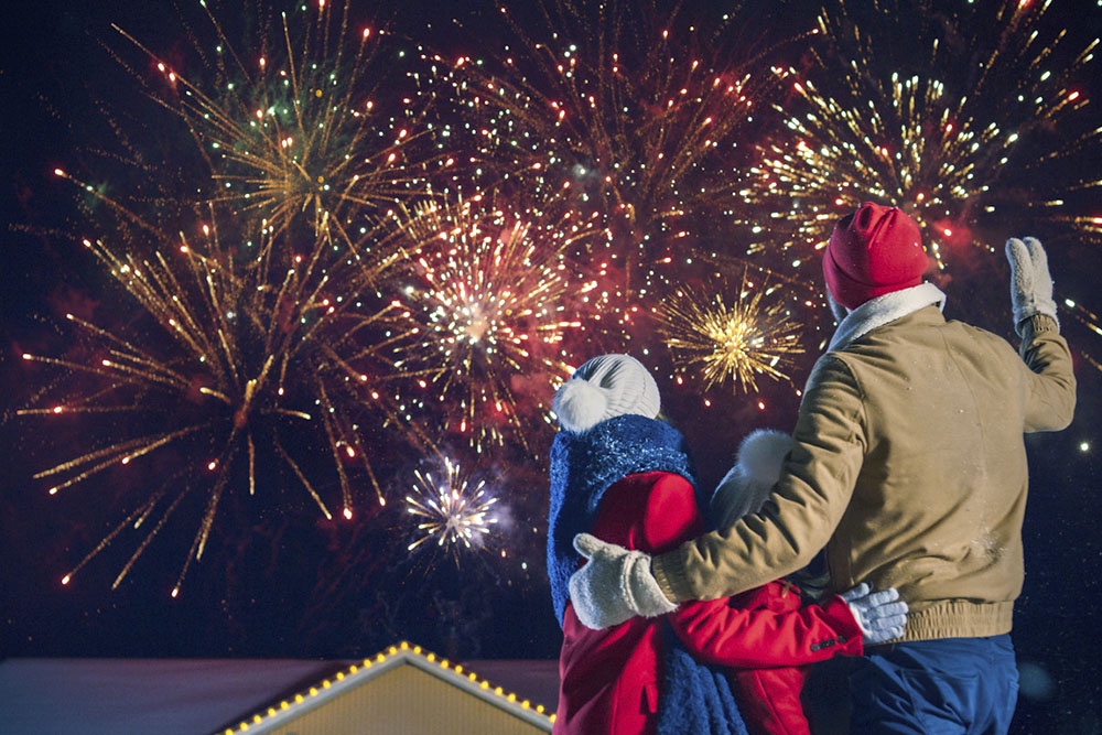Покупка сертифицированной пиротехники в проверенном месте, дотошное следование инструкции и выбор подходящей площадки сведут риски к минимуму.
