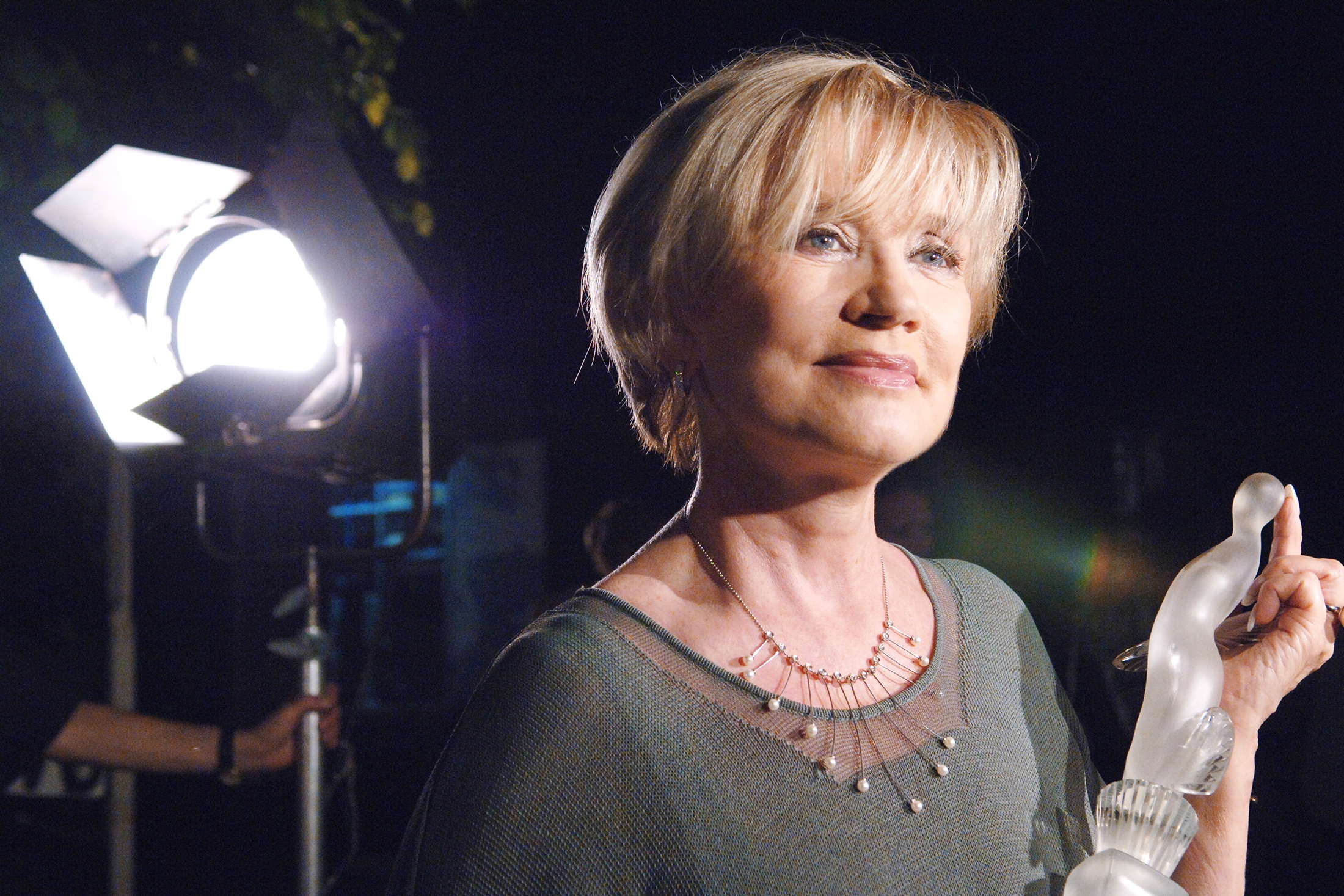 При всей своей кинославе Вера Алентова прежде всего человек театра - она отдала ему 60 лет.