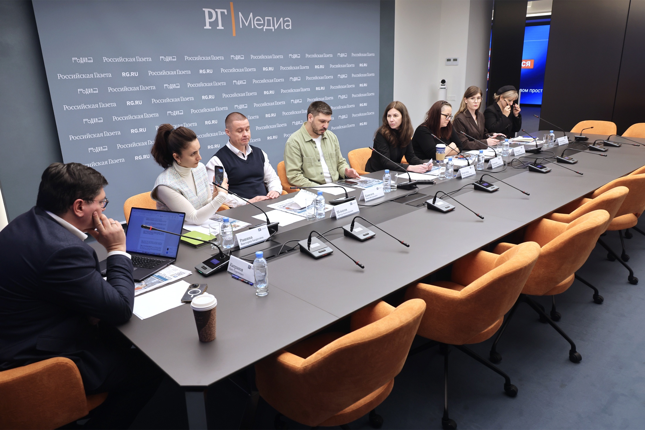 Эксперты убеждены: цифровая грамотность должна преподаваться как детям, так и госслужащим.