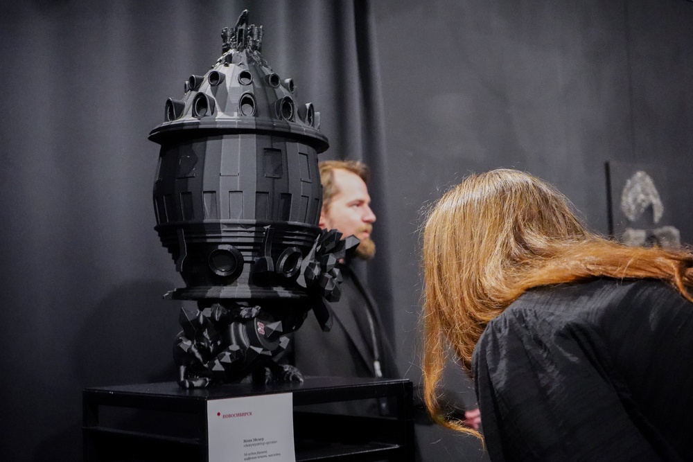 Выбрать работы, наиболее точно передающие дух того или иного города, было непросто.