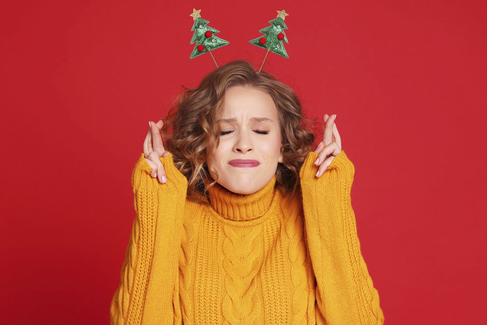 девушка скрестила пальцы