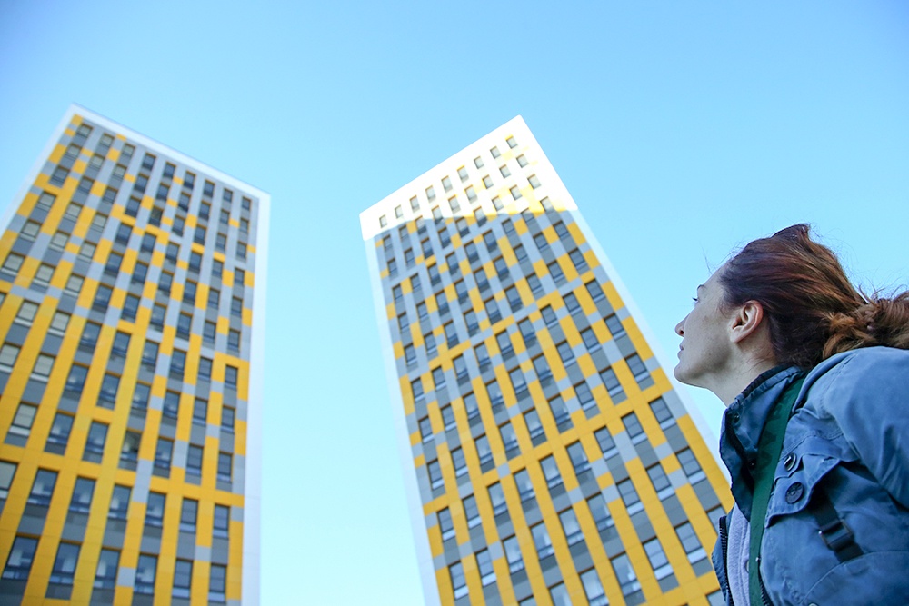 Изначально мораторий на штрафы застройщикам за задержку сдачи новостроек был введен в 2020 году в период пандемии и действовал до 1 января 2021 года. Затем он продлевался в 2022-2023 годах и был возвращен в третий раз в марте 2024 года.