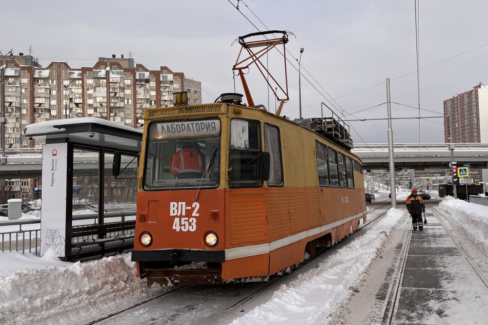 Вагон-лаборатория обследует новый путь.