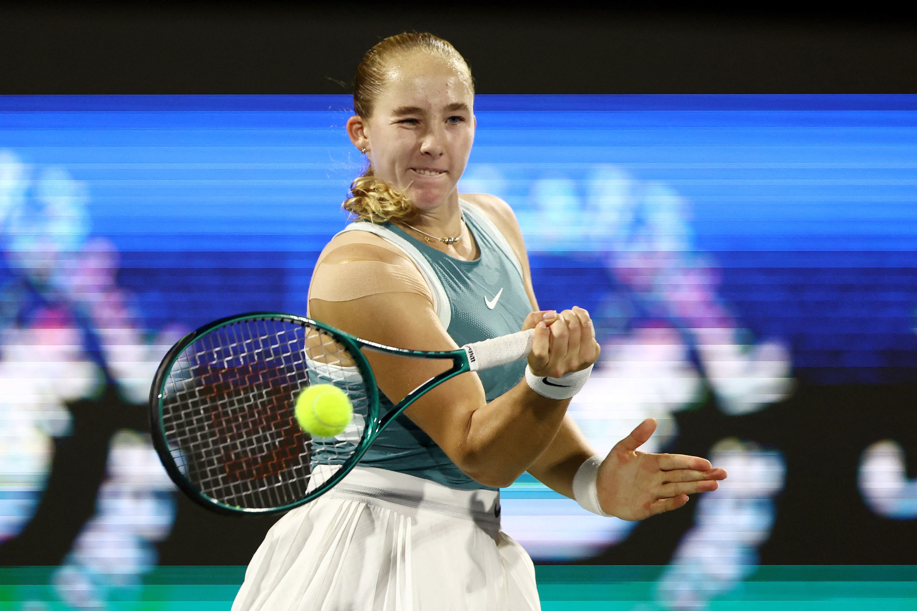 Мирра Андреева суеверна: в Дубае она играла в "счастливой" юбке, хотя на ней была дырочка из-за частой стирки.