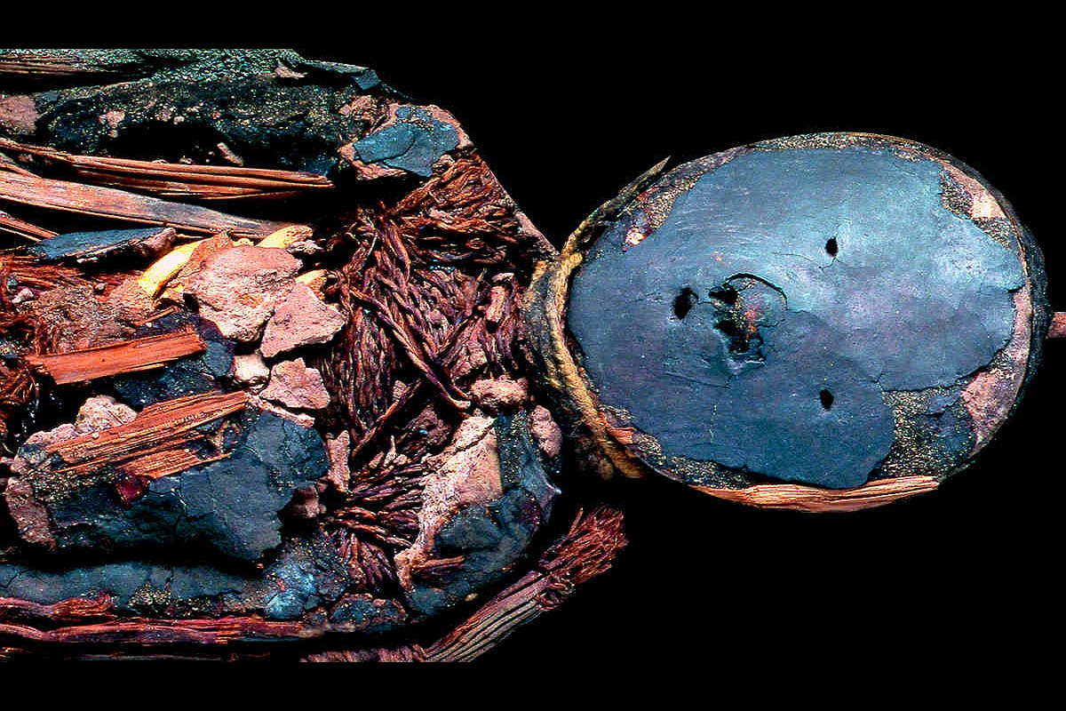 Изготовление мумии покойного, по мнению исследователя, помогало родственникам справиться с горем.