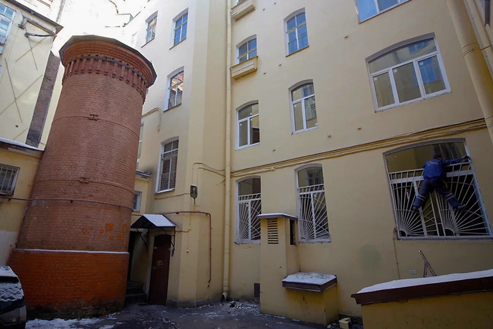 Петербуржцы верят, что башня приносит удачу и помогает изменить судьбу.