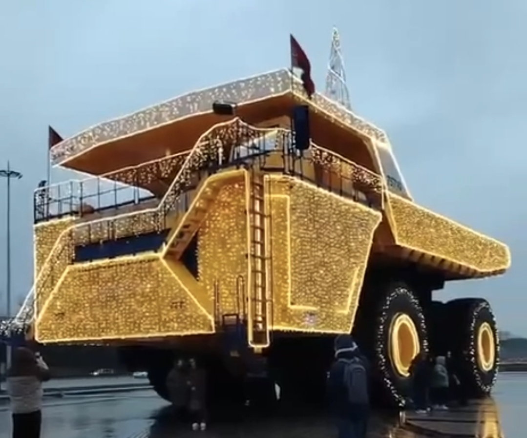 Новогодний БелАЗ. Новогодний БелАЗ.