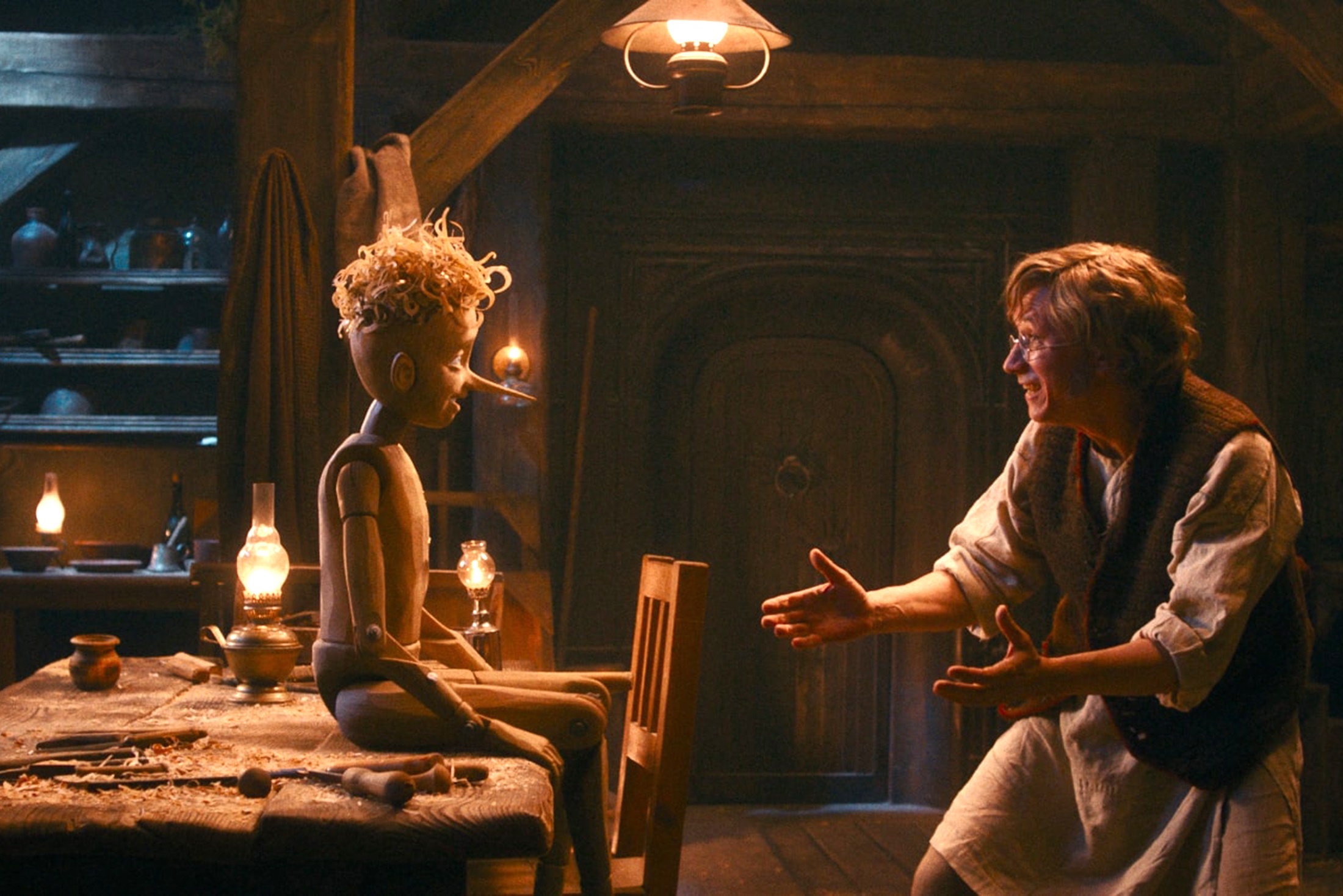 Александр Яценко играет в "Буратино" Папу Карло, а главного героя - Вита Корниенко.
