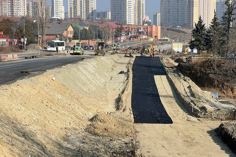 Пока ближе всего к завершению проект расширения улицы Вавилова в Ростове.