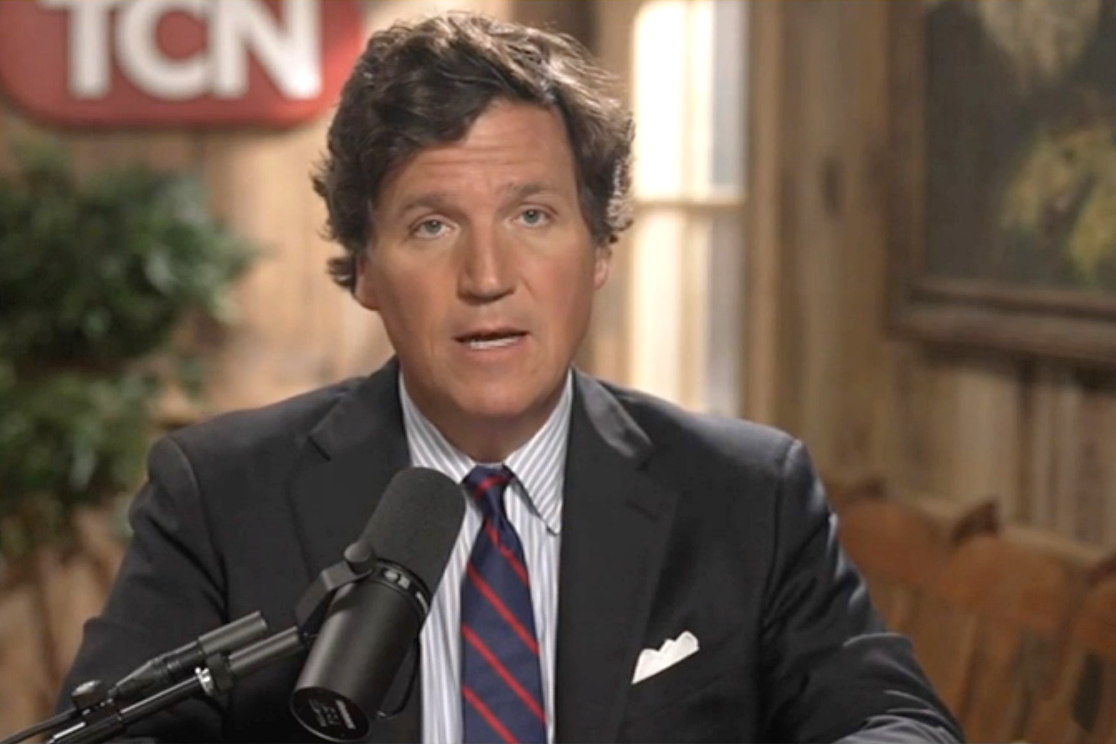 Такер Карлсон: США лишили себя права критиковать Россию за Украину