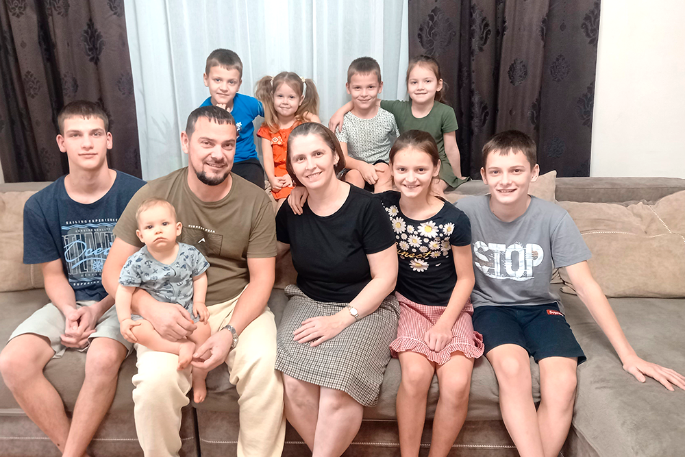 Воспитывать детей правильно помогает музыка - уверены в дружной семье Грушевских. 