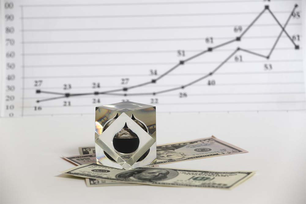 После объявления о новых пошлинах США для стран, сотрудничающих с Ираном, цены на нефть пошли вверх.