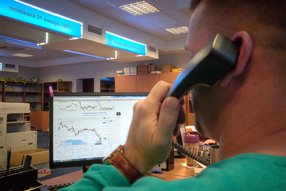 Весь год россияне активно торговали акциями, хотя в итоге они показали околонулевую доходность.