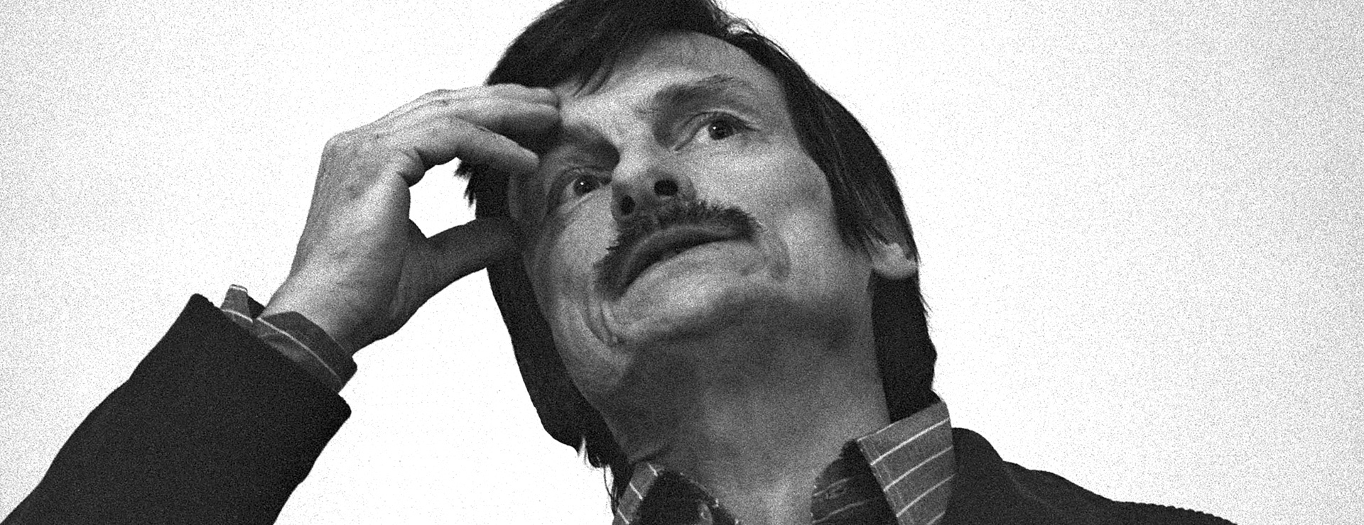 Режиссер Андрей Арсеньевич Тарковский во время встречи с любителями кино во Дворце культуры судостроительного завода "Вымпел". 1981 год