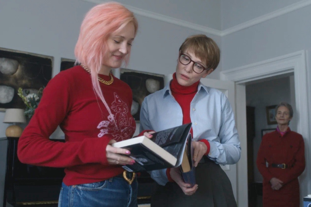 В фильме Джармуша Вики Крипс и Кейт Бланшетт сыграли сестер, которые видятся раз в год на чаепитии у мамы.