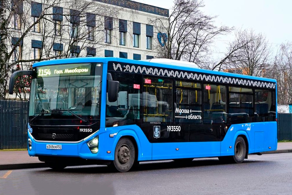 ПАЗ Citymax 9 - автобус среднего класса, вмещающий 77 пассажиров. Подходит для работы на узких улицах, где большим машинам не проехать. 