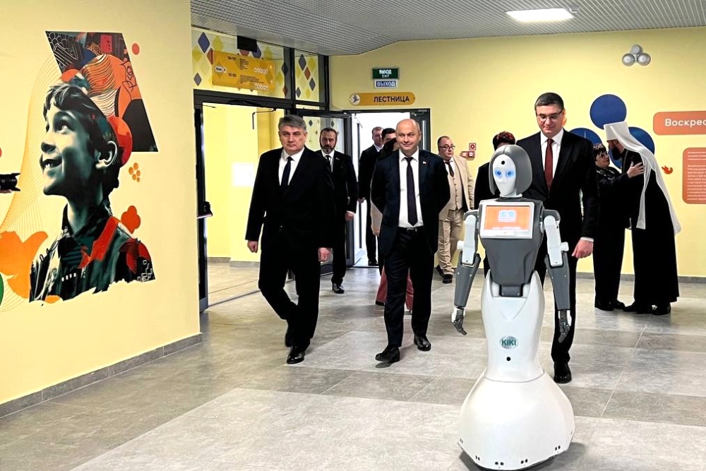 В современном образовательном комплексе создана комфортная среда для учебы, спорта и творчества.