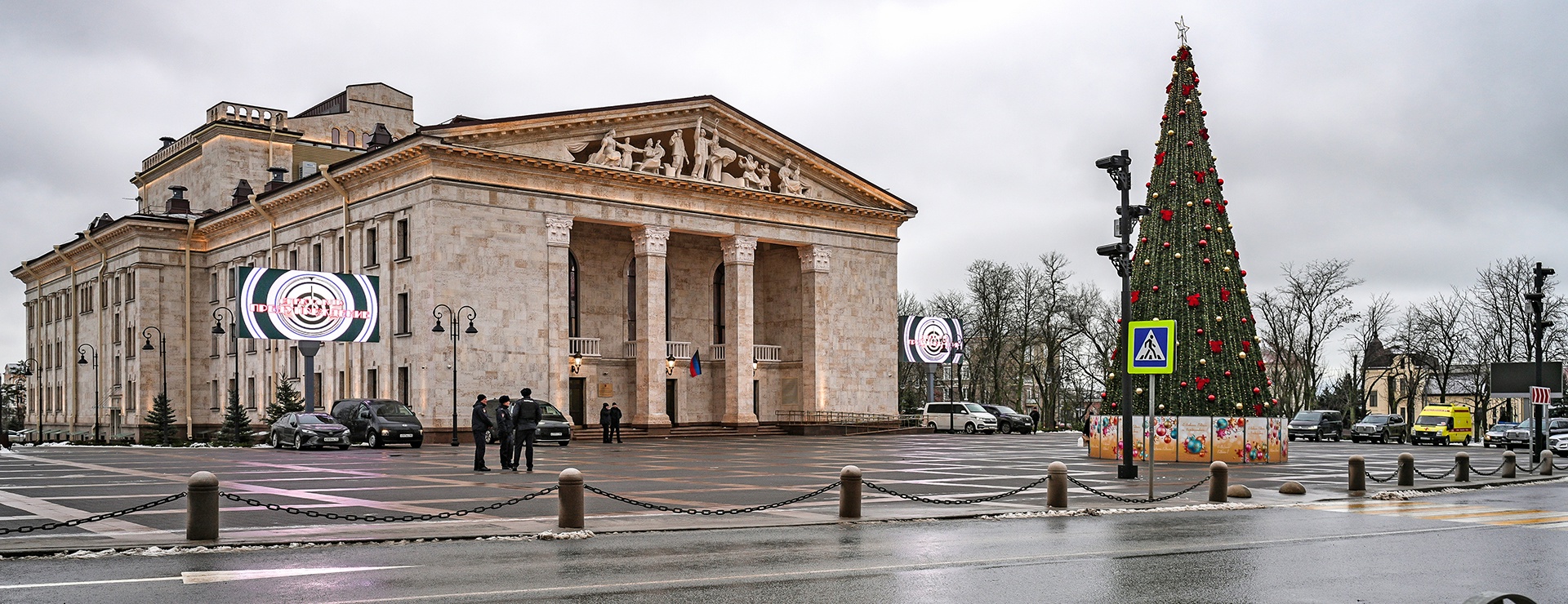 Восстановленный драмтеатр стал символом возрождения Донбасса и местом вдохновения.