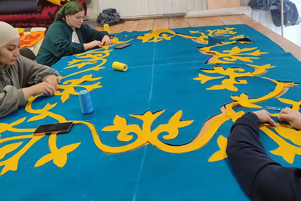 Кийизы бывают нескольких видов - в зависимости от предназначения, расцветки и толщины войлока.