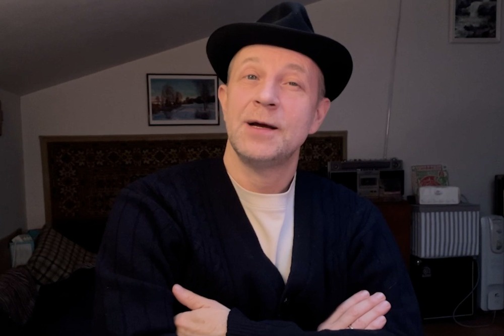 Участниками проекта стали не только чиновники. Музыкант Билли Новик вместе с нами прочел отрывок из сказки