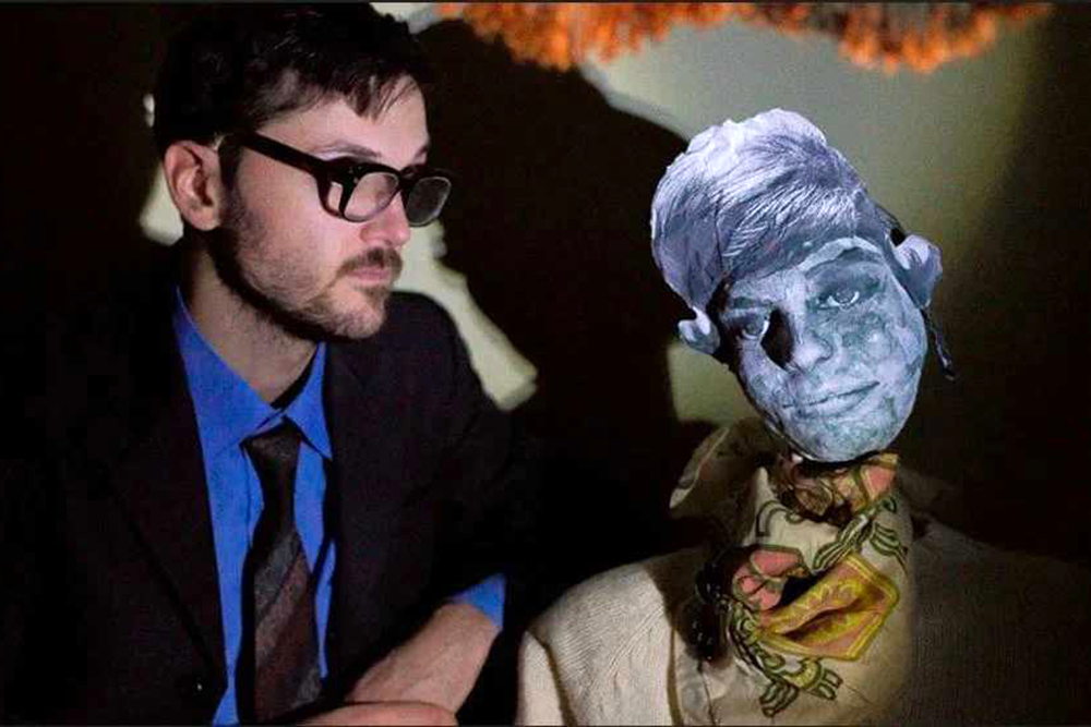 Максим Максимов в спектакле "Музей советского эмигранта".